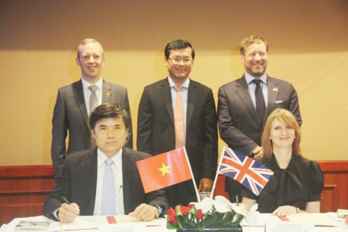 Bộ GD&ĐT và Hội đồng Anh ký kết thỏa thuận hợp tác thúc đẩy giảng dạy doanh nghiệp xã hội trong các trường ĐH tại Việt Nam.