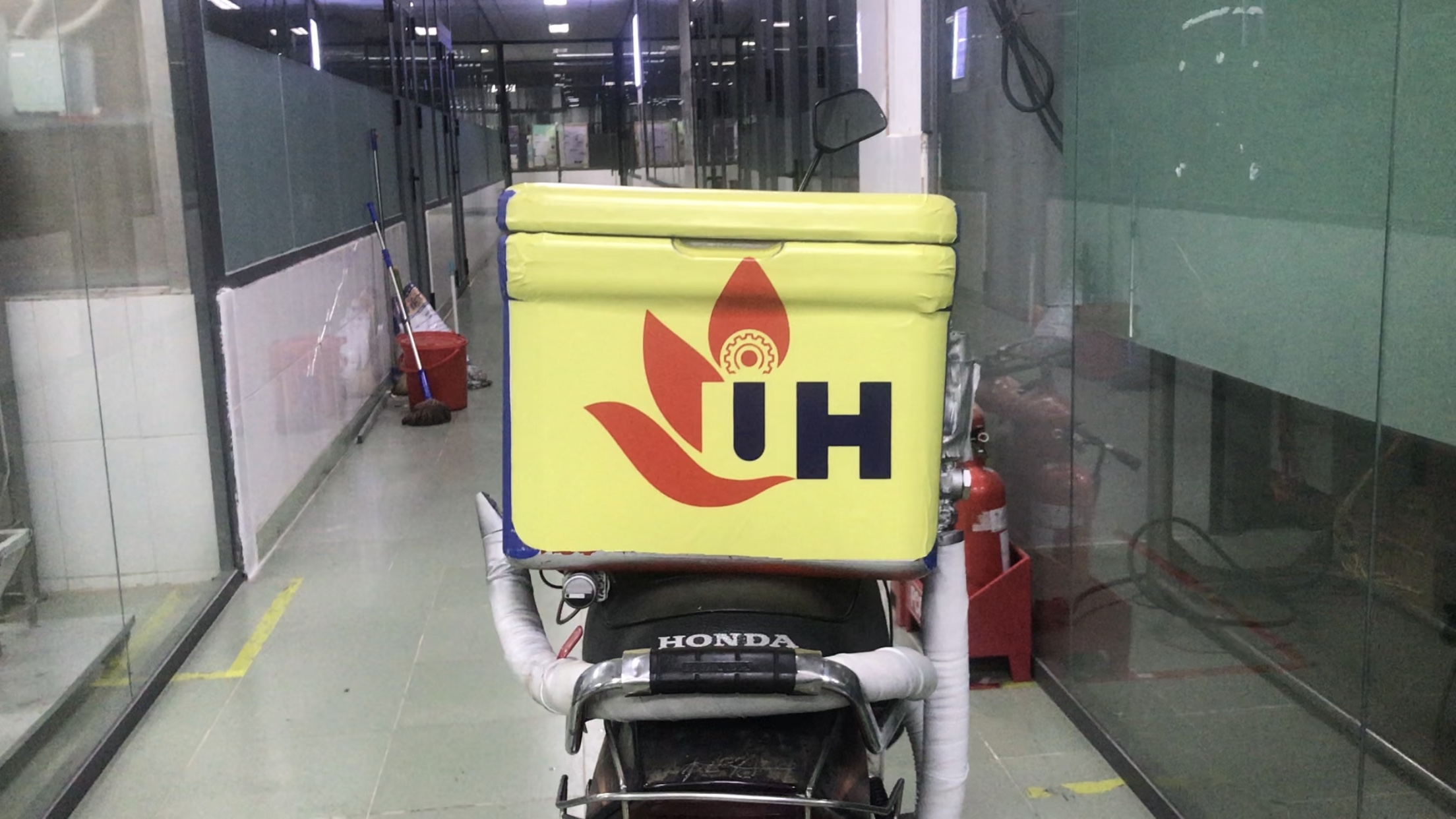 THÙNG GIAO HÀNG THỨC ĂN NÓNG SỬ DỤNG NHIỆT THẢI TRÊN PHƯƠNG TIỆN VẬN CHUYỂN