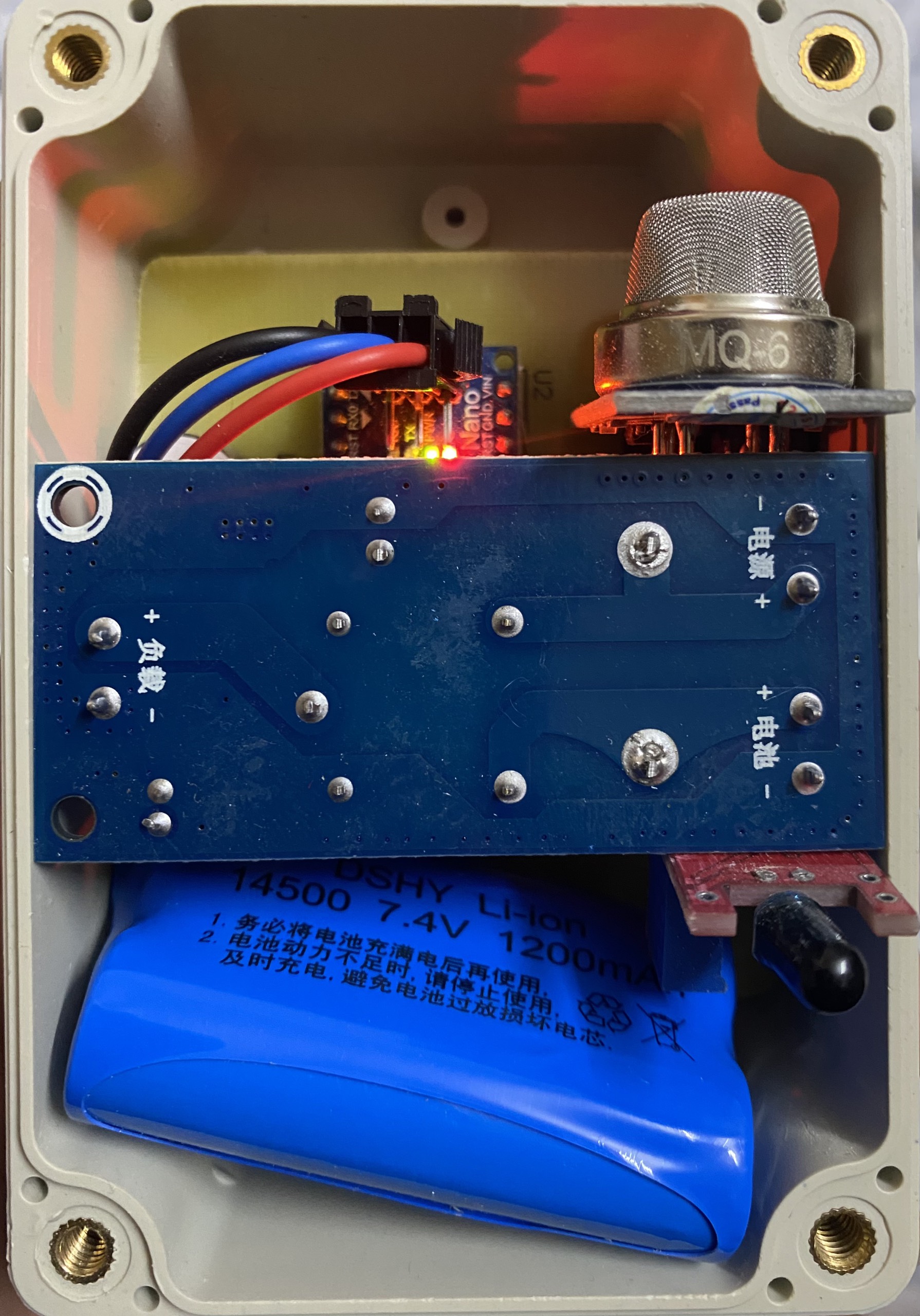Thiết bị cảnh báo cháy lắp đặt trên một số mẫu xe máy và xe điện hiện thời